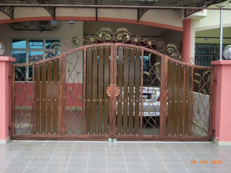 Maingate With Wrought Iron 14